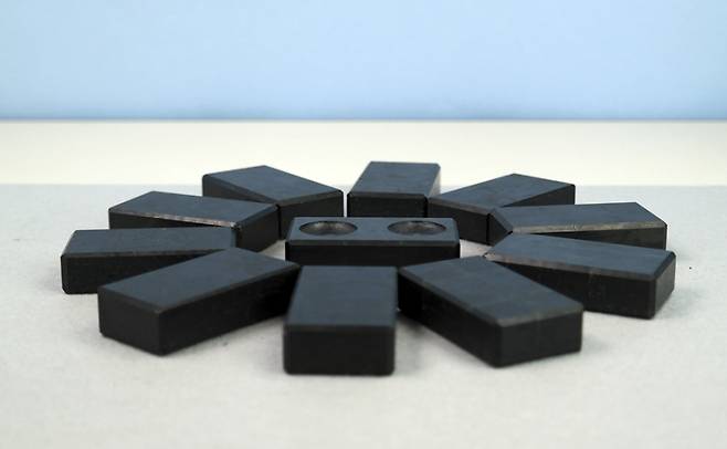 공중부양용 고온초전도체. 한국원자력연구원