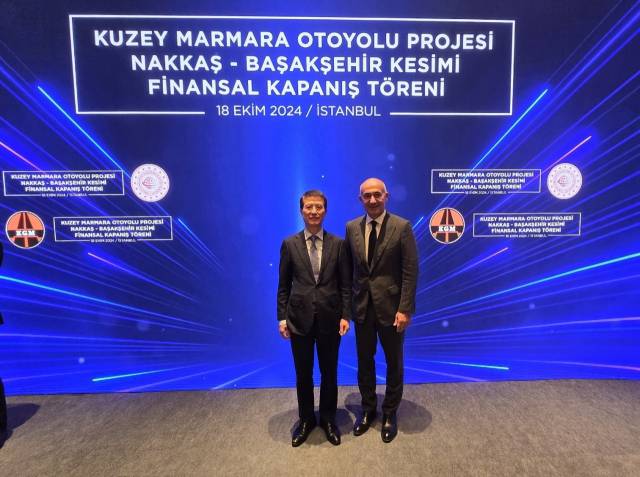 오세철 삼성물산 대표이사와 르네상스 창업주 에르맨 일르작 회장이 튀르키예 현지에서 열린 나카스-바삭세히르 도로 건설 사업 체결식에서 기념촬영을 하고 있다. /사진 제공=삼성물산