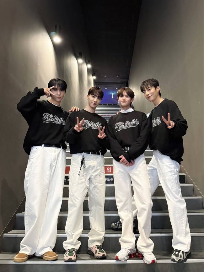 사진=어라운드어스 제공