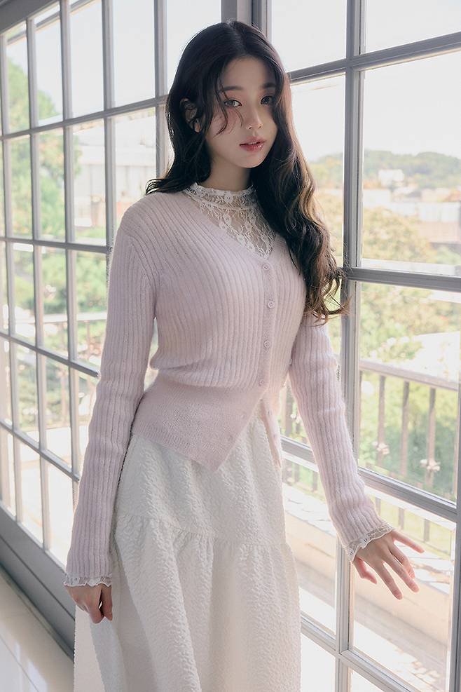 장원영, 안경 쓴 '女神'