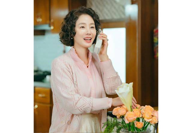 배우 김성령이 '정숙한 세일즈'에서 우아한 사모님 역할로 활약 중이다. JTBC 제공