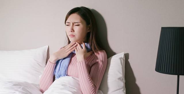 역류성 식도염은 위산이 식도로 역류해 속 쓰림, 가슴 통증 등을 유발하는 질환이다 | 출처: 클립아트코리아