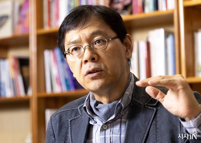 곽효환 전 한국문학번역원장은 1992년 대산문화재단 설립 때부터 한국문학 번역 지원 업무를 해왔다. ⓒ시사IN 조남진