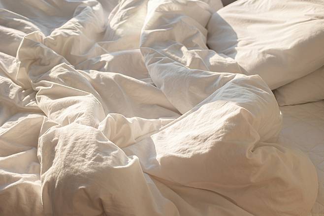이불에는 수많은 세균과 집먼지진드기가 서식할 수 있어 평소 관리가 필요하다. 사진 = 클립아트코리아 제공