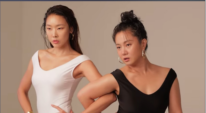 모델 한혜진과 방송인 박나래가 역대급 수영복 화보로 눈길을 끌었다.사진=유튜브채널 ‘한혜진’