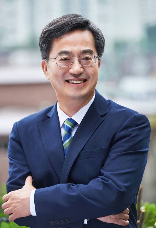국가 차원에서도 이루지 못한 유럽 투자 유치 등에 성공하며 임기 내 ‘투자 유치 100조원 목표’ 가운데 3분의2 이상인 약 69조 2000억을 달성한 김동연 경기지사. 경기도 제공