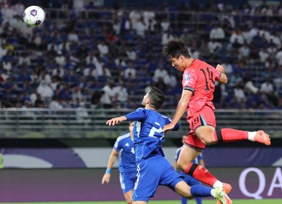 헤딩 골을 터뜨리는 오세훈(오른쪽). 연합뉴스