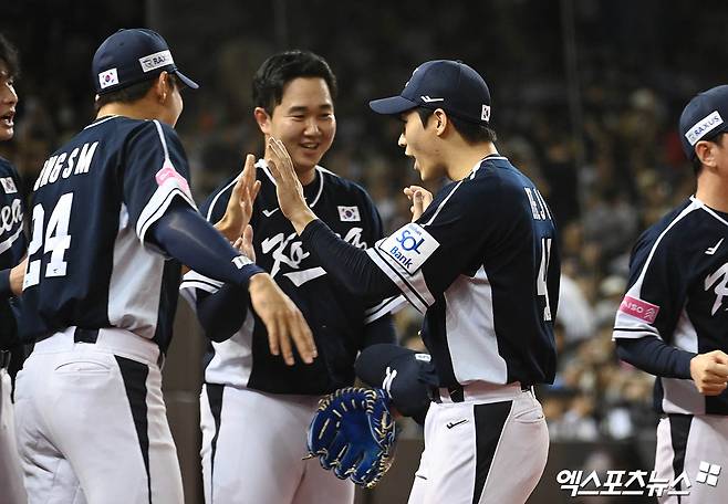 대표팀은 15일 대만 타이베이 타이베이돔에서 열린 '2024 세계야구소프트볼연맹(WBSC) 프리미어12' 조별리그 B조 세 번째 경기 일본전에서 3-6으로 패했다. 이날 패배로 슈퍼라운드행이 힘들어졌다. 다만, 소득이 전혀 없는 건 아니다. 목표했던 세대교체 효과가 조금씩 드러나고 있다. 타이베이(대만), 박지영 기자