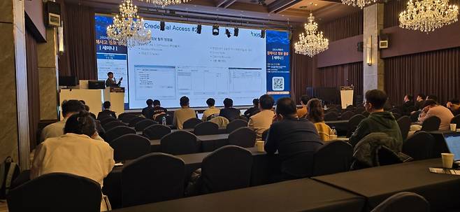 18일 서울 전쟁기념관에서 열린 '2024 하반기 침해사고 정보공유 세미나'에서 강동화 KISA(한국인터넷진흥원) 책임이 '국내 랜섬웨어 주요 사례와 원인 분석'을 주제로 발표하고 있다./사진=황국상 기자