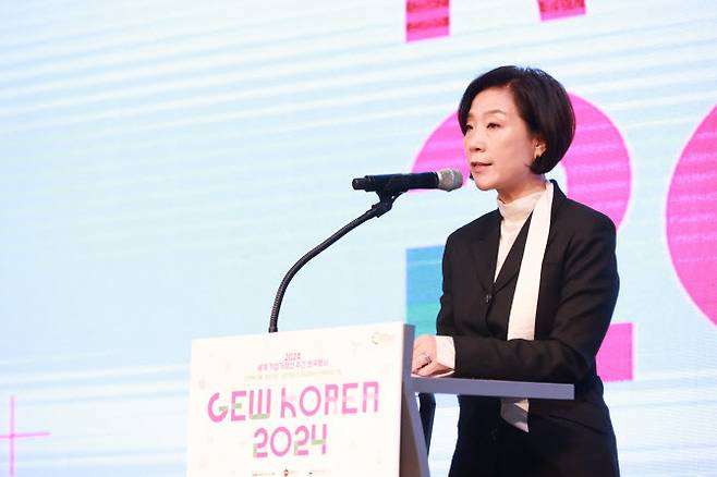 오영주 중소벤처기업부 장관이 19일 서울 용산 드래곤시티에서 열린 ‘2024 세계 기업가정신 주간 한국행사’에서 축사를 하고 있다. (사진=중소벤처기업부)