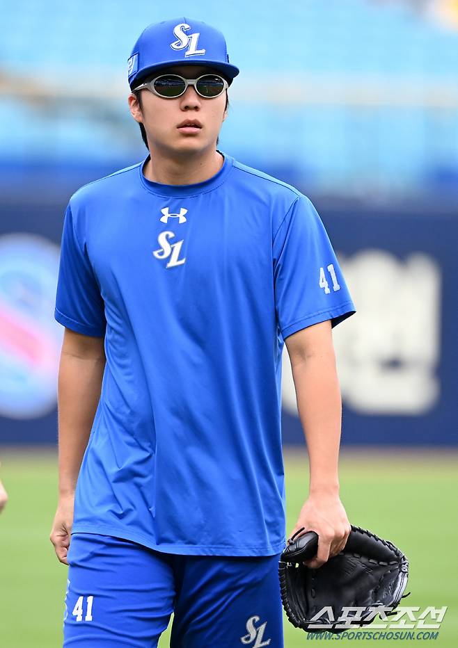 25일 대구삼성라이온즈파크에서 열린 KIA와 삼성의 한국시리즈 3차전, 삼성 김현준이 수비 훈련을 하고 있다. 대구=허상욱 기자 wook@sportschosun.com/2024.10.25/