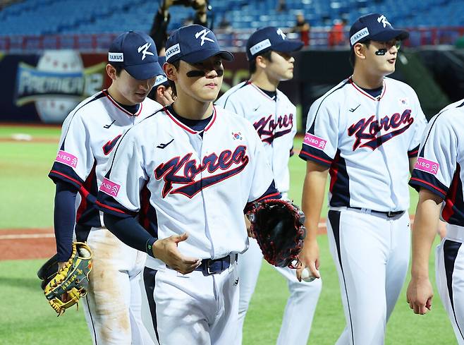 ▲ 한국야구 대표팀이 2024 세계야구소프트볼연맹(WBSC) 프리미어12에서 4강 진출에 실패했다. 2000년 시드니 올림픽 동메달, 2006년 월드베이스볼클래식(WBC) 4강, 2008년 베이징 올림픽 금메달, 2009년 WBC 준우승을 거두며 르네상스를 맞이한 한국야구 대표팀은 2013년, 2017년, 2023년 WBC에서는 1라운드 탈락을, 2020 도쿄 올림픽(2021년 개최)에서는 노메달 수모를 당하며 \'야구 강국\'의 면모를 이어가지 못했다. ⓒ연합뉴스