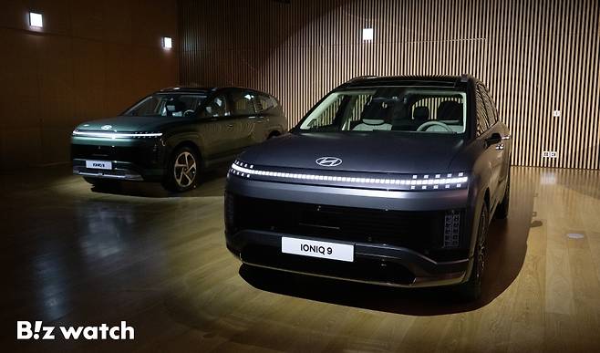 현대자동차가 21일 목요일 미국 로스앤젤레스 골드스테인 하우스에서 전동화 SUV '아이오닉 9'을 세계 최초로 공개한 가운데 경기 고양시 일산서구 킨텍스로 현대모터스튜디오 고양에서 아이오닉9 미디어갤러리가 진행되고 있다./사진=이명근 기자 qwe123@