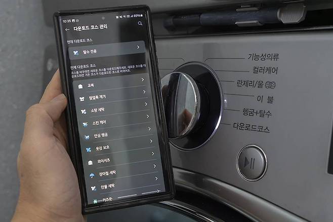 다운로드 코스를 지원하는 세탁기 및 건조기는 씽큐 앱 상에서 코스를 다운로드한 뒤 쓸 수 있다 / 출처=IT동아