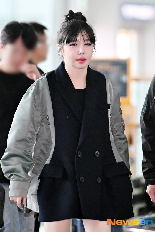 박봄