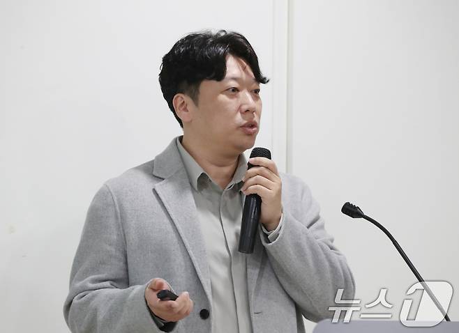 신지웅 셀퓨릭스 대표가 22일 오후 경기 성남시 분당구 글로벌디지털혁신네트워크(GDIN)에서 열린 '반려동물 산업 육성 협의회' 제8회 IR(기업설명회)데이에서 우수기업 발표를 하고 있다. 2024.11.22/뉴스1 ⓒ News1 김영운 기자
