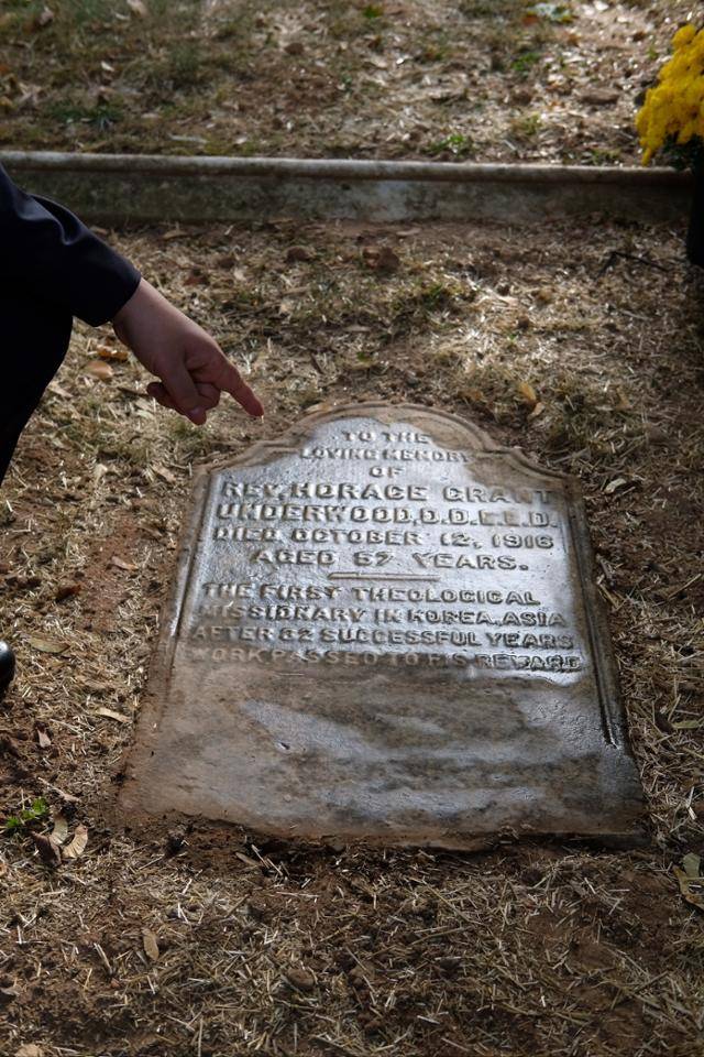 미국 뉴저지 그로브 개혁교회에 남아있는 언더우드의 묘비. 그의 유해는 그의 뜻을 받들어 1999년 서울 양화진에 이장됐다.