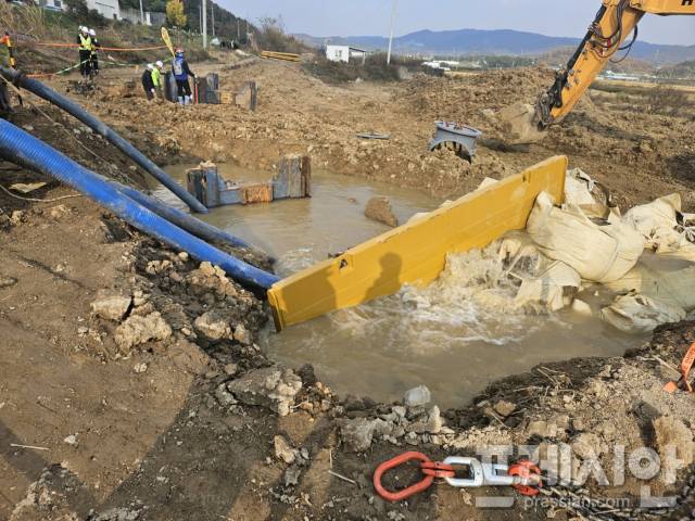 ▲한국수자원공사가 발주한 포항광역상수도 송수관로 복선화사업 안강 노당리 사고 발생 현장.ⓒ독자 제공
