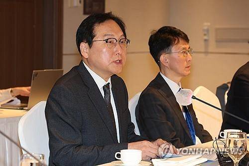 대미 투자기업 간담회서 발언하는 정인교 통상교섭본부장 (서울=연합뉴스) 임화영 기자 = 정인교 산업통상자원부 통상교섭본부장이 지난 8일 오전 서울 중구 롯데호텔에서 열린 대미 투자기업 간담회에서 발언하고 있다. 2024.11.8
hwayoung7@yna.co.kr
(끝)