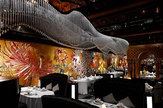 화려함이 돋보이는 팰리스 가든. 사진 김학수 기자