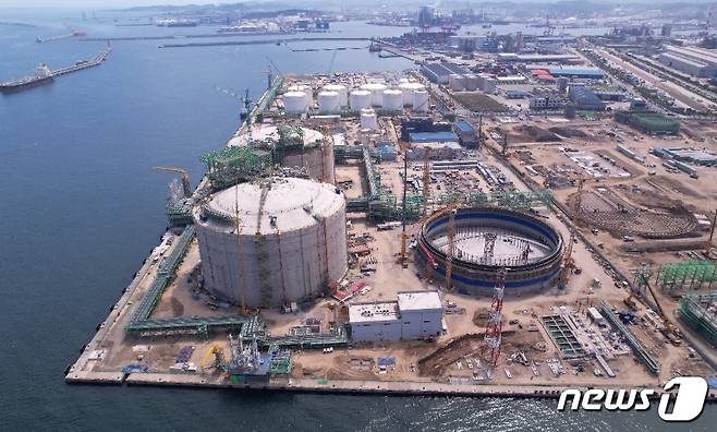 SK울산 북항의 코리아에너지터미널(KET) 6번 부두 전경.(SK가스 제공)