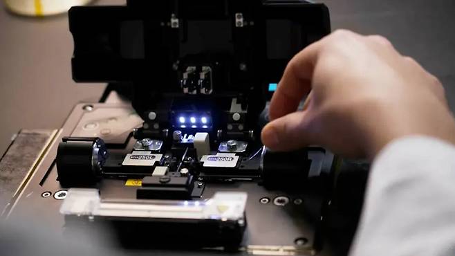 호주의 기업 '어드밴스드 내비게이션' 내 연구소에서 기기를 테스트하는 모습./어드밴스드 내비게이션