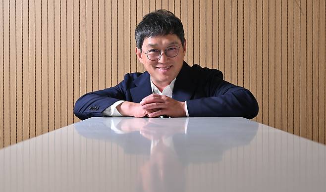 개그맨 겸 작가 고명환이 지난 10월 29일 오전 서울 용산구 헤럴드스퀘어 스튜디오에서 헤럴드경제와 인터뷰에 앞서 포즈를 취하고 있다. 임세준 기자