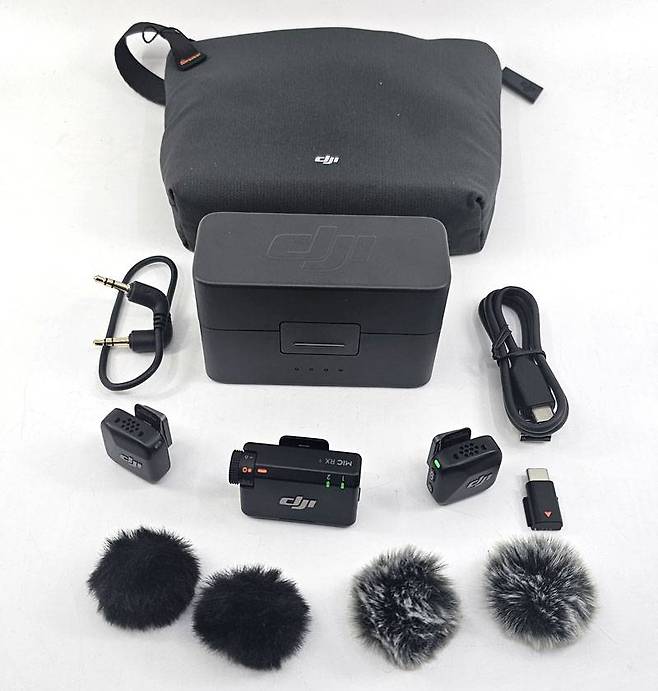 송신기(2개)+수신기+충전 케이스 패키지의 구성 / 출처=IT동아