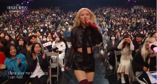 로제가 시원한 라이브와 솔직한 입담으로 시청자들의 눈길을 사로잡았다. 사진=KBS2 ‘더 시즌즈’ 캡처