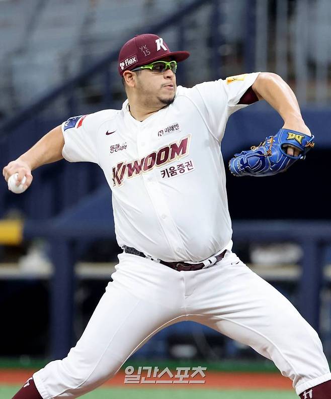 2024 KBO리그 프로야구 키움히어로즈와 KIA타이거즈의 경기가 14일 오후 서울 고척스카이돔에서 열렸다. 키움 선발 후라도가 등판해 공을 던지고 있다. 고척=김민규 기자 mgkim1@edaily.co.kr /2024.08.14/