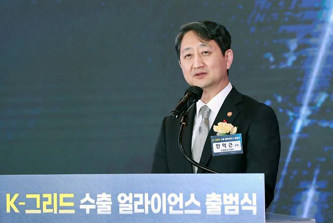 안덕근 산업통상자원부 장관이 3일 오후 서울 서초구 소재 한전아트센터 양지홀에서 열린 ‘K-그리드 수출 얼라이언스 출범식’에서 발언하고 있다. 산업통상자원부