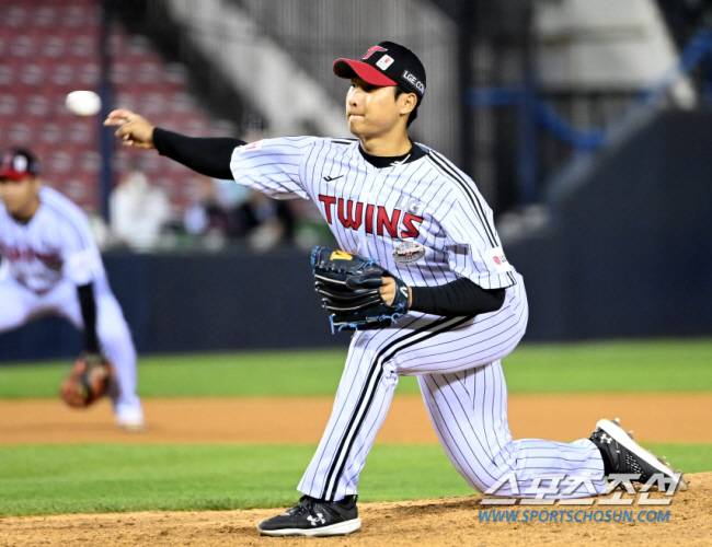 7일 잠실야구장에서 열린 SSG와 LG의 경기, LG 우강훈이 역투하고 있다. 잠실=허상욱 기자wook@sportschosun.com/2024.05.07/