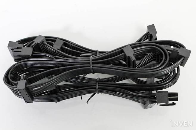 ▲ SATA 케이블 x12