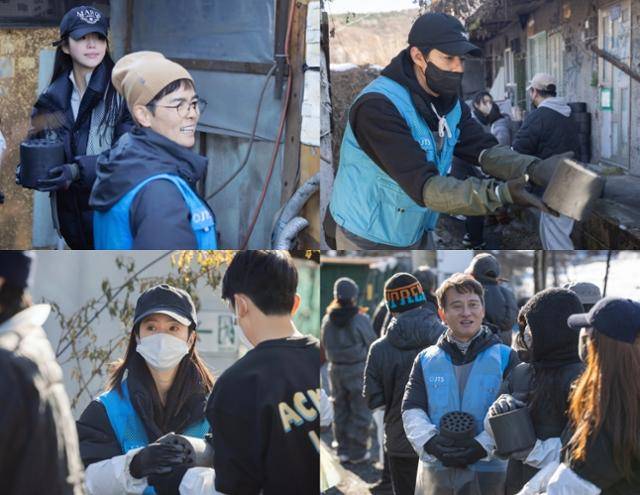 배우 조인성 한지민 천우희 노희경 작가가 올해에도 어김없이 ‘사랑의 연탄 나눔 봉사’를 펼쳤다. 길벗 제공