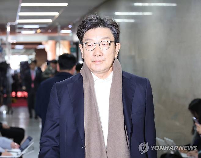 중진의원 모임 참석하는 권성동 의원 (서울=연합뉴스) 김주형 기자 = 국민의힘 권성동 의원이 9일 오전 국회 본청 원내대표실에서 열린 중진 의원 모임에 참석하고 있다. 2024.12.9 kjhpress@yna.co.kr