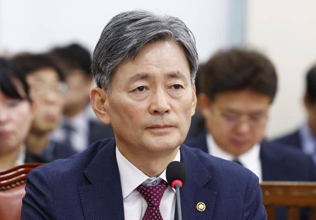 조지호 경찰청장이 10월 25일 오전 서울 여의도 국회 행정안전위원회에서 열린 행정안전부·중앙선거관리위원회·진실화해를위한과거사정리위원회·경찰청·소방청 등에 대한 종합 국정감사에서 의원 질의에 답변하고 있다. 뉴스1