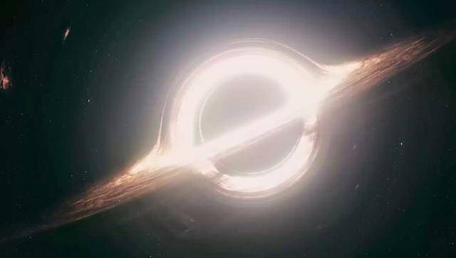 인터스텔라에서 묘사된 블랙홀과 사건의 지평선. 자료 인터스텔라