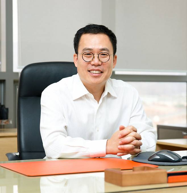 SOOP은 쇄신을위해 지난 10월 기존 아프리카TV에서 사명을 SOOP으로 변경하고 서수길 최고BJ책임자(CBO)가 3년 만에 대표이사로 복귀시켰다. 사진은 서수길 대표이사의 2011년 나우콤(SOOP 전신) 대표 취임 당시 모습. /사진=뉴시스