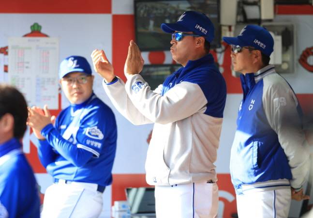 이병규 LG 퓨처스 감독(가운데)의 삼성 수석코치 시절. /사진=삼성 라이온즈 제공