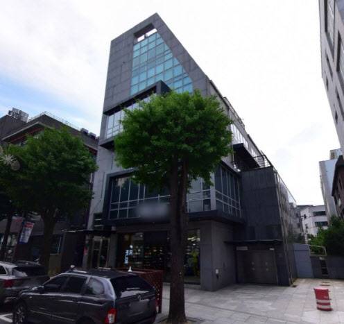 일조권 규제에 따라 계단식 형태 지어진 신사동 일대 건물.(사진=강남구)