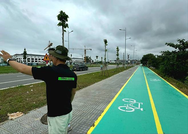 8㎞ 구간에 완공된 후에 자전거 전용도로. 후에는 2025년 말까지 117㎞, 2028년까지 241㎞ 구간에 이를 구축할 예정이다.