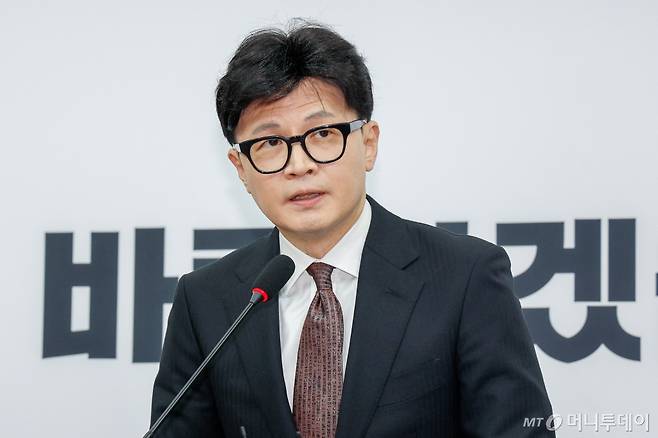 한동훈 전 국민의힘 대표가 지난 16일 오전 서울 여의도 국회에서 당대표직 사퇴 발표 기자회견을 하고 있다. /사진=뉴스1