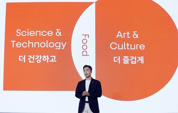 삼양라면 출시 60주년 기념 비전 선포식에서 전병우 삼양라운드스퀘어 상무가 발표하고 있는 모습./사진=삼양라운드스퀘어 제공