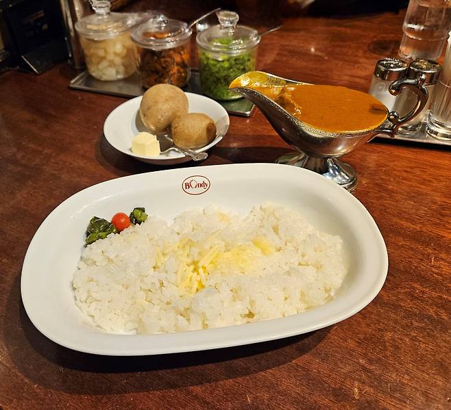 간다 고서점거리에 있는 '본디 카레'의 소고기 카레. /김성윤 기자