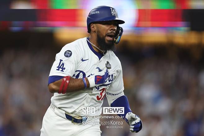 ▲ 테오스카 에르난데스가 LA 다저스 잔류를 결정했다. MLB.com은 다저스와 에르난데스가 4년차 구단 옵션이 있는 3+1년 계약에 합의했다고 보도했다. 에르난데스는 다저스와 1년 2350만 달러 계약을 맺은 올해 33홈런으로 커리어 하이 시즌을 보냈다.