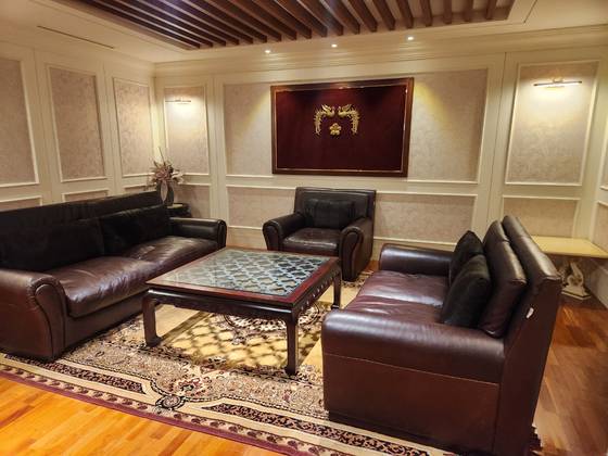 경북 경주시 보문관광단지 내 위치한 코모도호텔에는 박정희 전 대통령이 집무실로 사용한 스위트룸이 당시 모습을 유지한 채 마련돼 있다. 김정석 기자