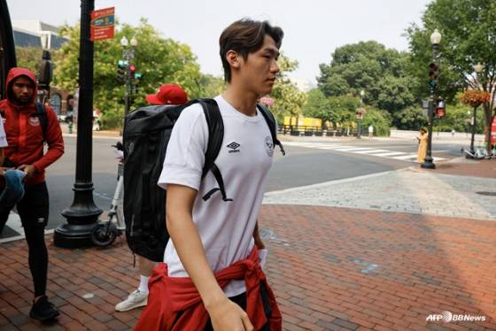 경기장에 들어서는 김지수. /AFPBBNews=뉴스1