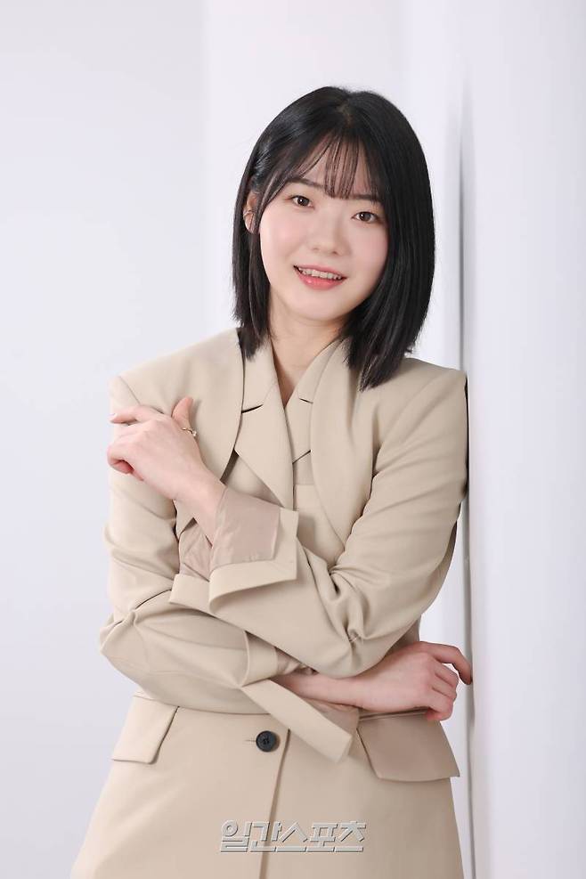 배우 조윤수가 17일 오후 서울 중구 순화동 KG타워에서 진행된 일간스포츠와의 인터뷰에 앞서 포즈를 취하고 있다. 서병수 기자 qudtn@edaily.co.kr /2024.12.17/