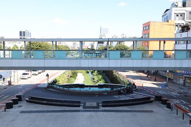 지난 9월29일 철거를 앞두고 있는 서울 종로구 세운상가 공중보행로의 모습. 김영원 기자 forever@hani.co.kr