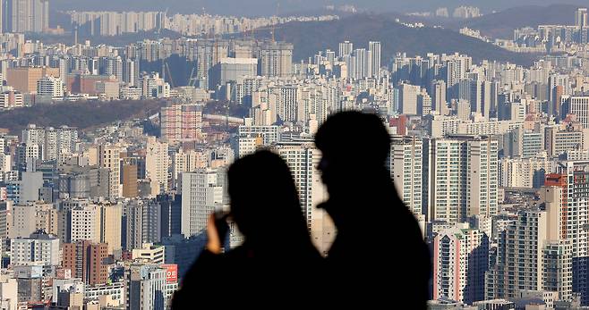 지난달 31일 서울 남산에서 바라본 시내 아파트 단지./연합뉴스